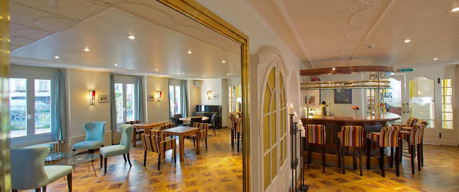 Die Riverside Bar im Hotel Bellevue Interlaken