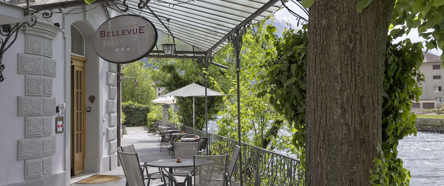 Die Gartenterrasse am Fluss im Hotel Bellevue Interlaken