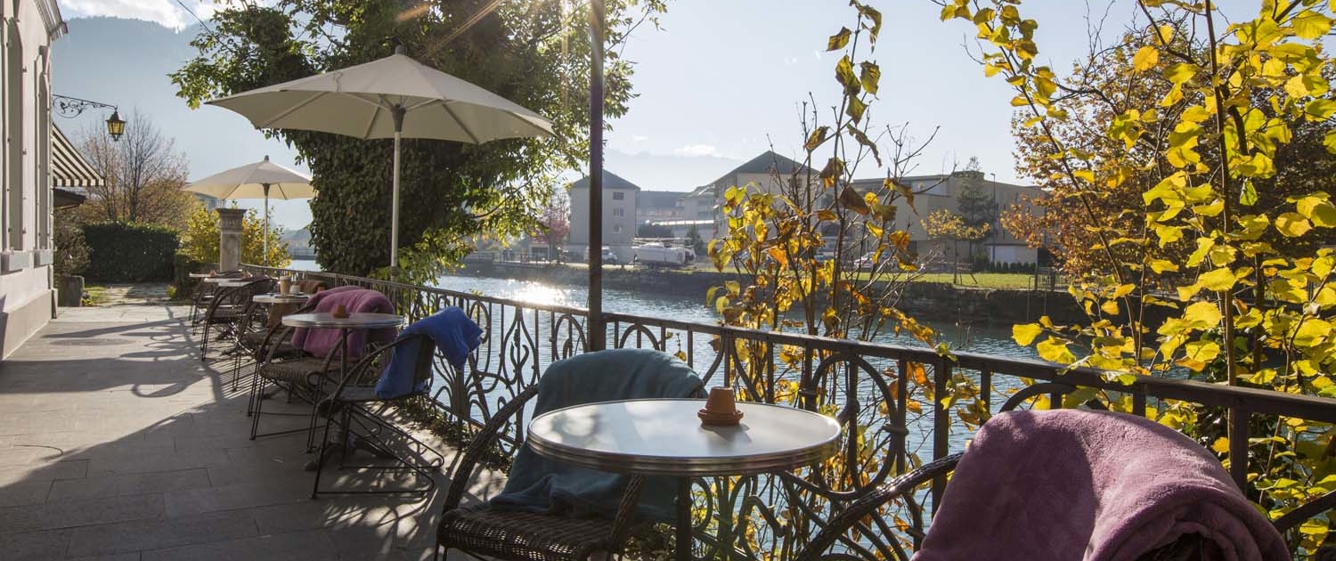 Gartenterrasse am Fluss Aare im Hotel Bellevue Interlaken