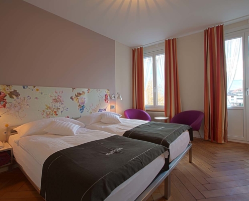 Doppelzimmer mit Aussicht und Klimaanlage im Hotel Bellevue Interlaken
