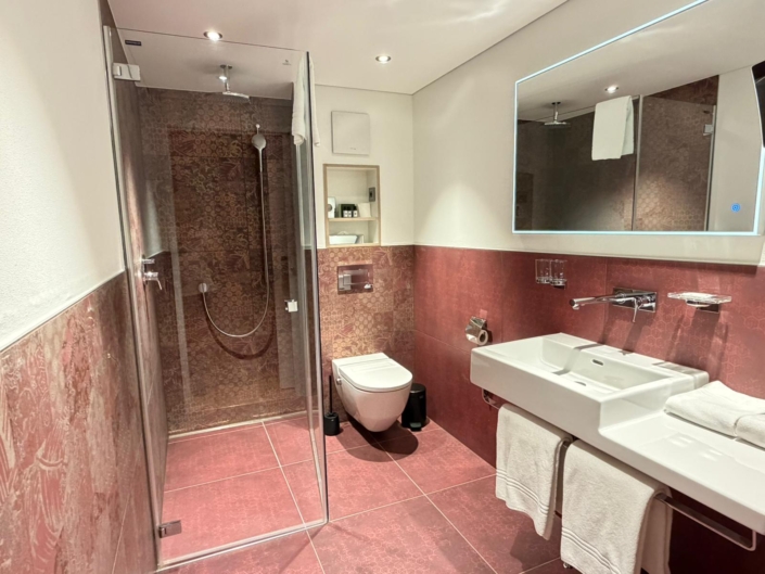 Bellevue Studio 321 Bad Quer